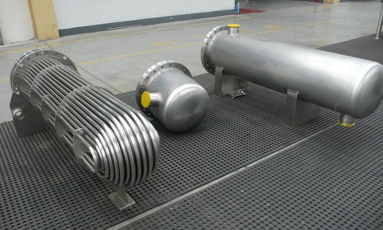 U型列管冷凝器.jpg